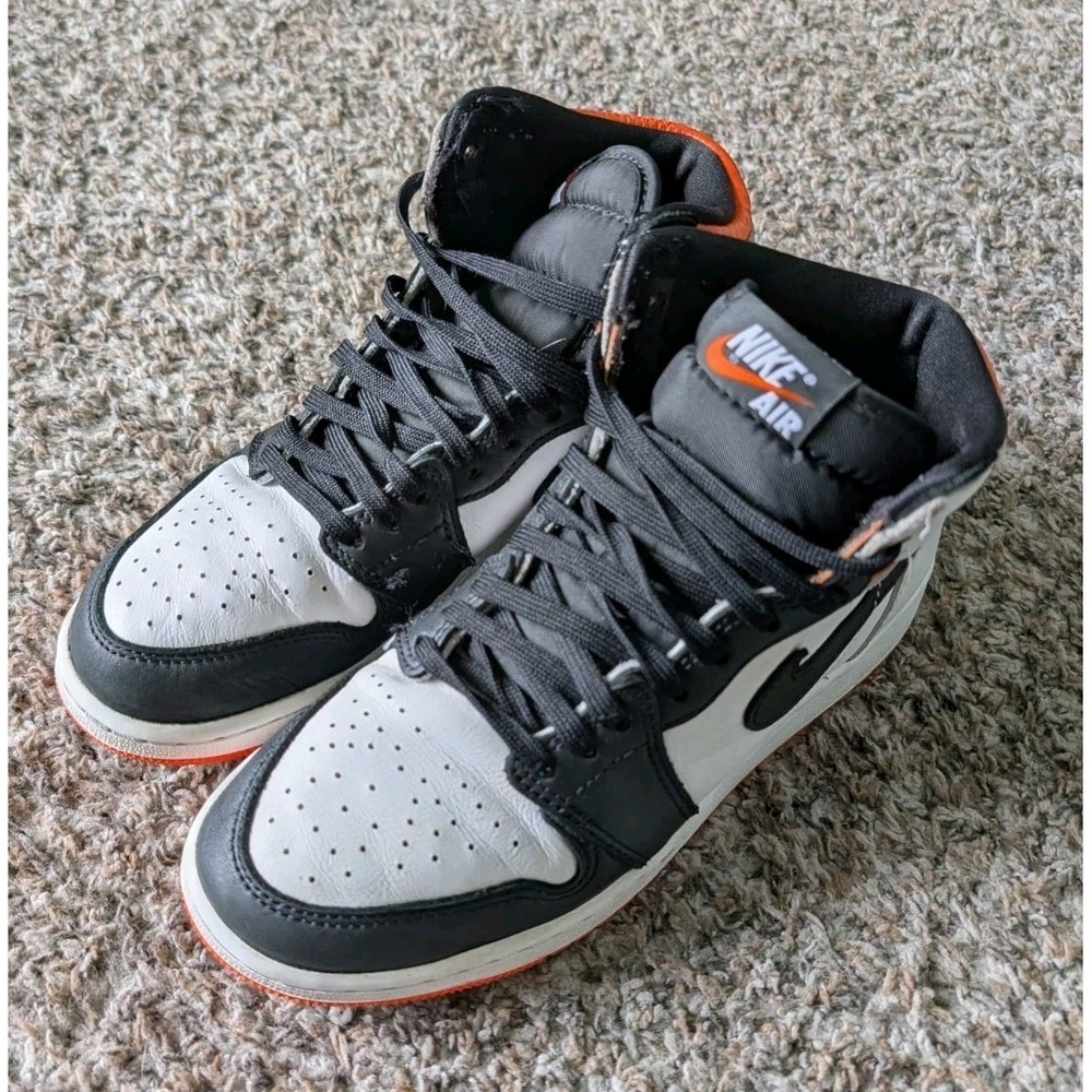 Air Jordan 1 Retro High OG GS Electro Orange Sneakers Size 5Y 575441-180